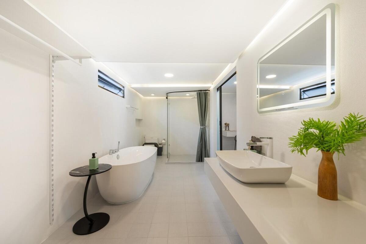 Villa Pool Access Large Townhouse Amphoe Koksamui