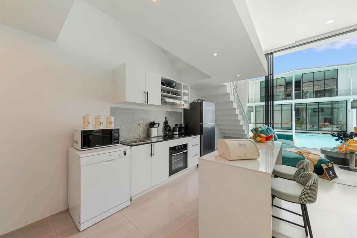 Villa Pool Access Large Townhouse