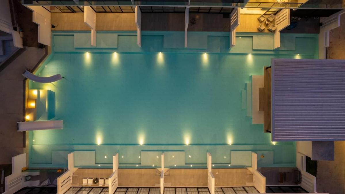 Pool Access Large Townhouse Villa *