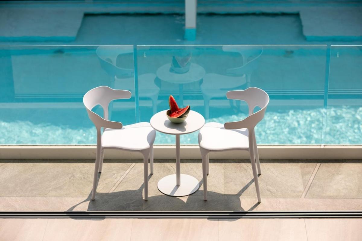 Villa Pool Access Large Townhouse