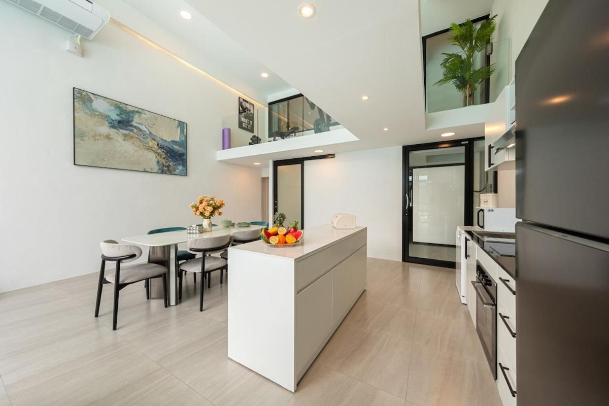 Pool Access Large Townhouse Villa *
