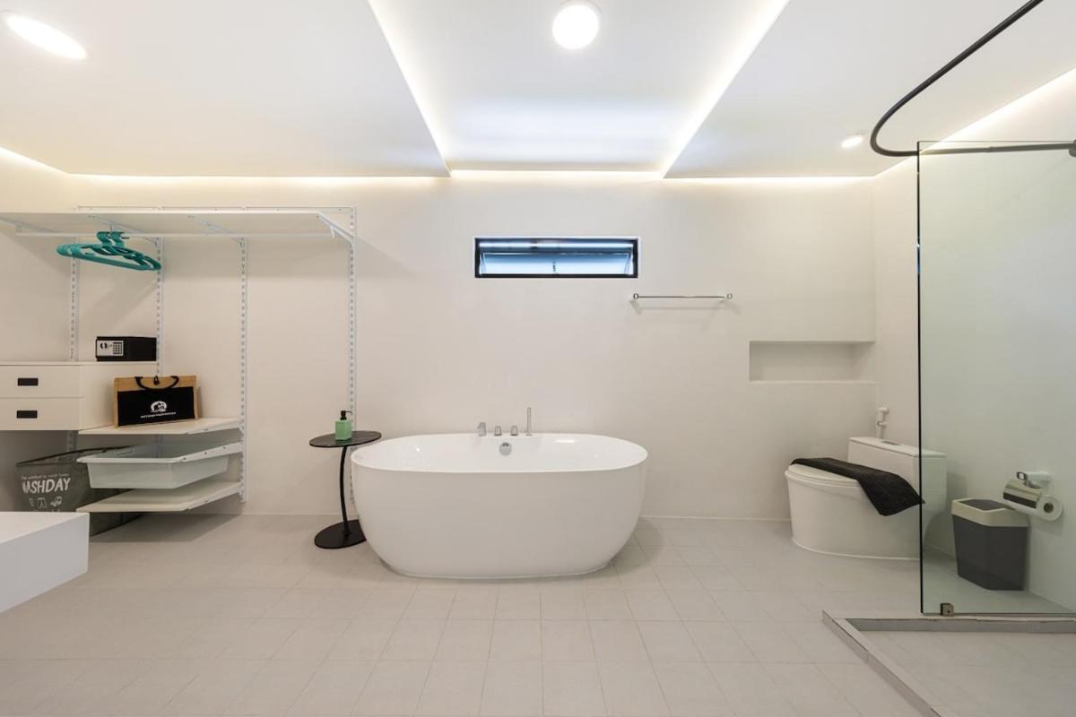 Pool Access Large Townhouse Villa *