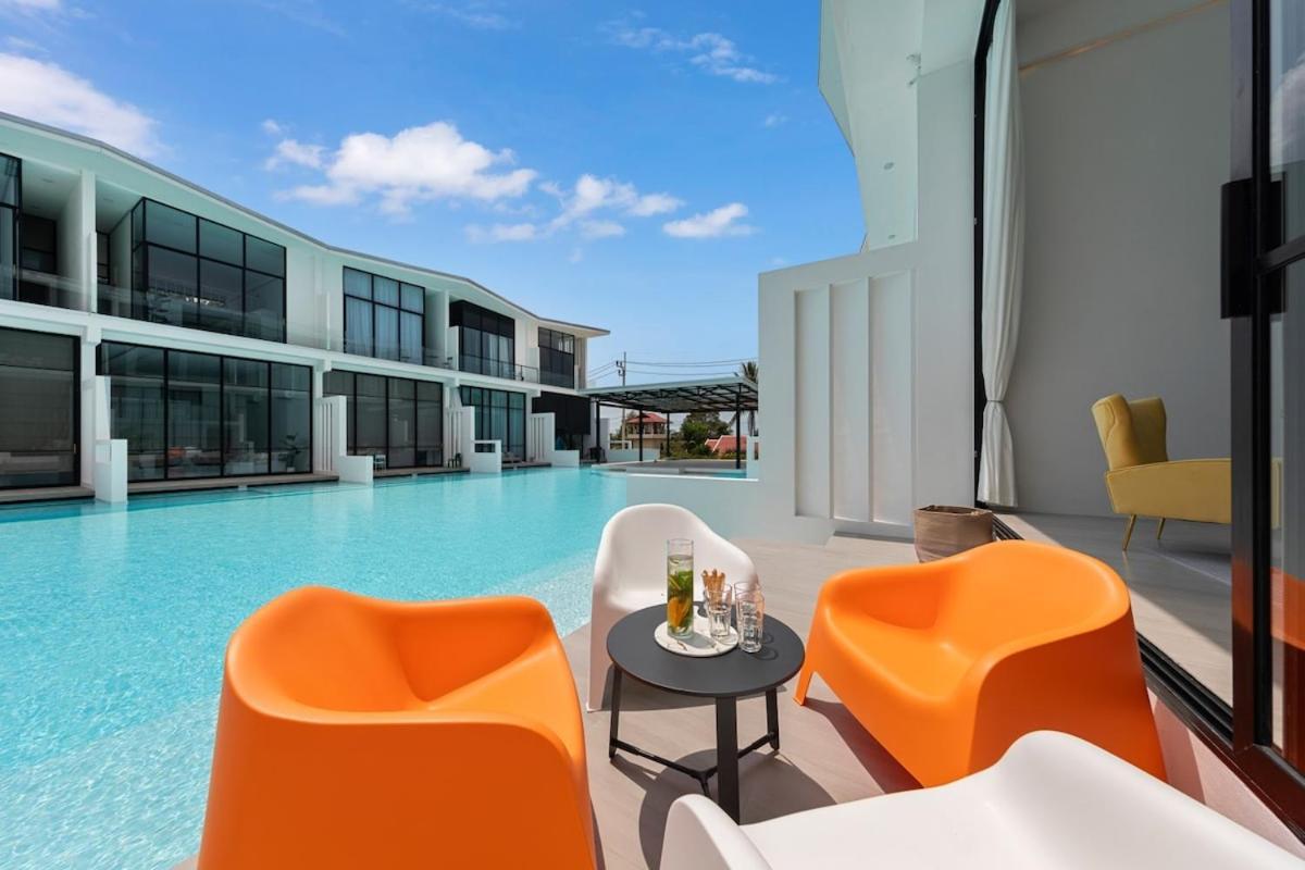 Villa Pool Access Large Townhouse